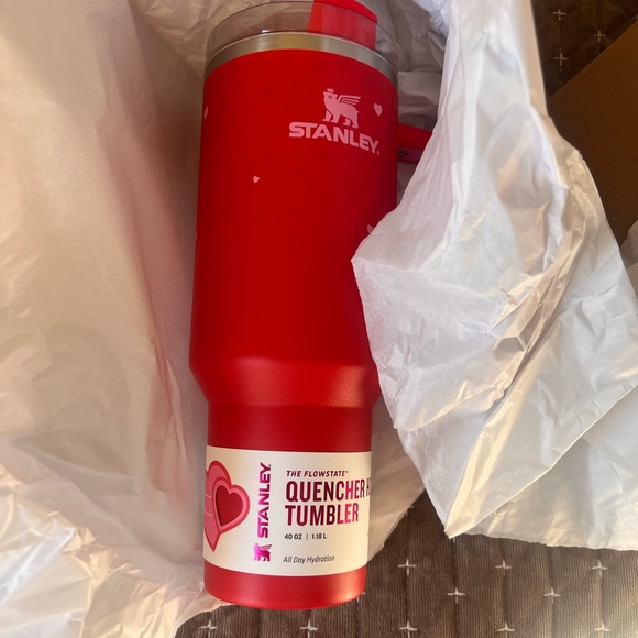 Stanley Heart-Patterned Red Valentine Tumbler with Straw NWT - Picture 4 of 5